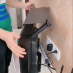 Podesiva polica za gornji deo TV – a i monitora - 2.1.Png