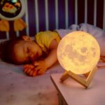 3D Mesec Lampa — Punjiva Noćna Lampa sa Dodirom i LED Svetlom - 3D Mesec Lampa Punjiva Led Nocna Slika 6.Jpg