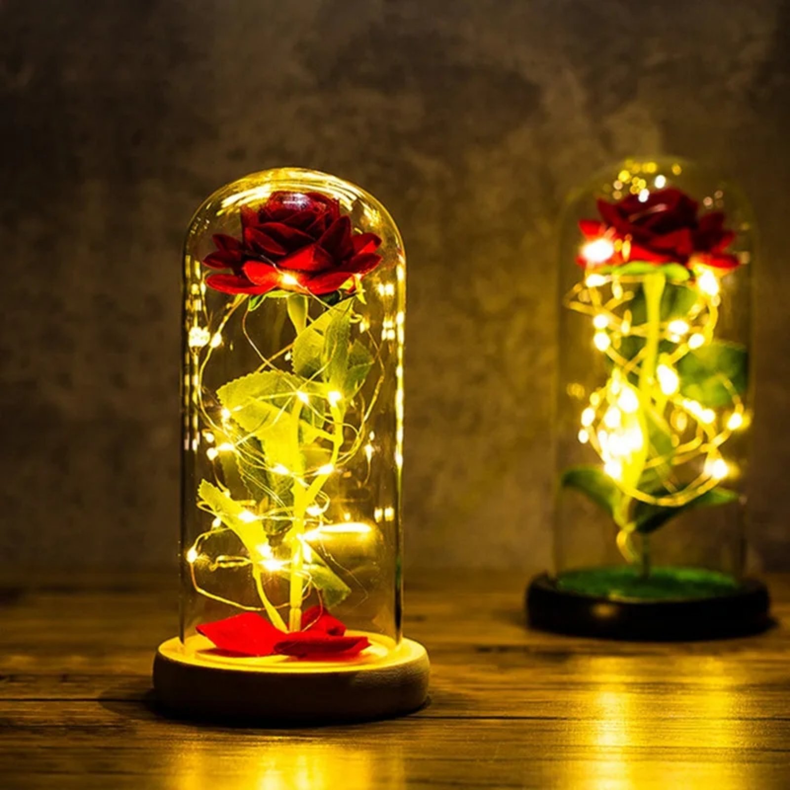 IMG-6c6c02cf69533fadfb0658c5ca9c7a4f-V.jpg Ruža u Staklenom zvonu sa LED svetlima