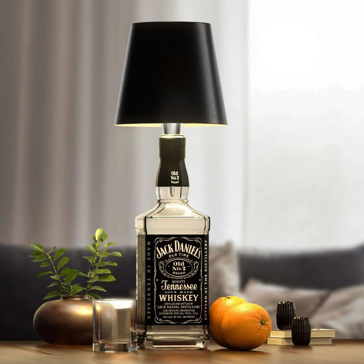 lampa-od-flase-1.jpg BottleHalo – Bežična LED Lampa od Flaše za Jedinstven Enterijer