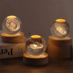 LED Sfera Lumaball — Kristalna Kugla sa Projekcijom Svemira - Led Sfera Lumaball Drvo Kristal Postolje.Jpg