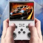 Ručna Konzola Game Master R36S 64GB – Retro Gaming Za Decu i Odrasle - Rucna Konzola R36S 5.Webp