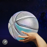 Svetleća Košarkaška Lopta FLASHBALL – Hologramska Koža za Igru Danju i Noću - Svetleca Kosarkaska Lopta 4.Png