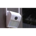 WiFi Kamera i Zidna Lampa 2u1 – Reflektor sa Detekcijom Pokreta V380 - Wifi Kamera Zidna Lampa V380 Montaza Ulaz.Jpg