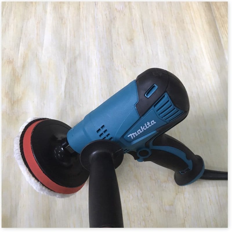 auto polirka 600W — u upotrebi