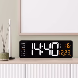 Digitalni LED Sat sa temperaturom i datumom — u upotrebi