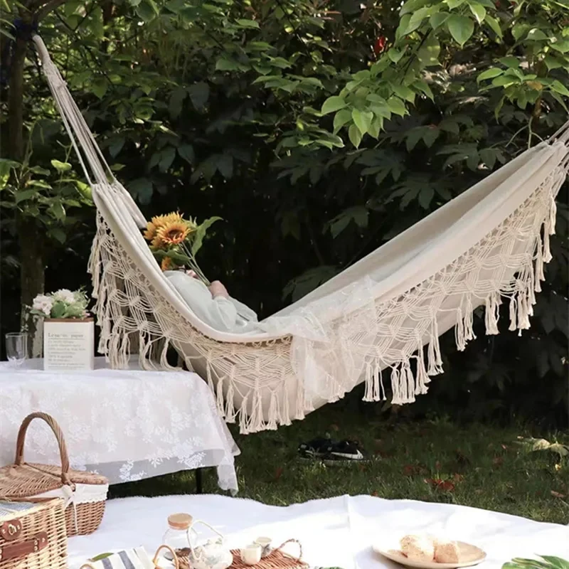 Bela viseća ležaljka sa resama za baštu i balkon viseća ležaljka bela - detalji