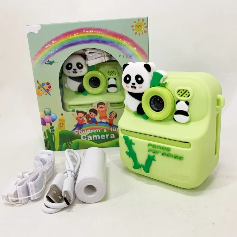 Digitalni fotoaparat sa štampom za decu — Green Panda dizajn fotoaparat sa štampom - u upotrebi