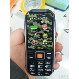Land Rover Q4000 dual SIM telefon s velikim tasterima i camo dizajnom