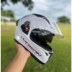 Bela integralna moto kaciga YOSON GS Energy sa duplim vizirom