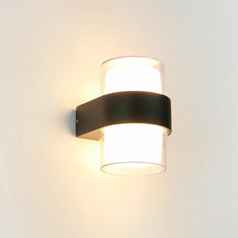 LED zidna lampa sa up-down efektom i akrilnim difuzorom up down zidna lampa - u upotrebi