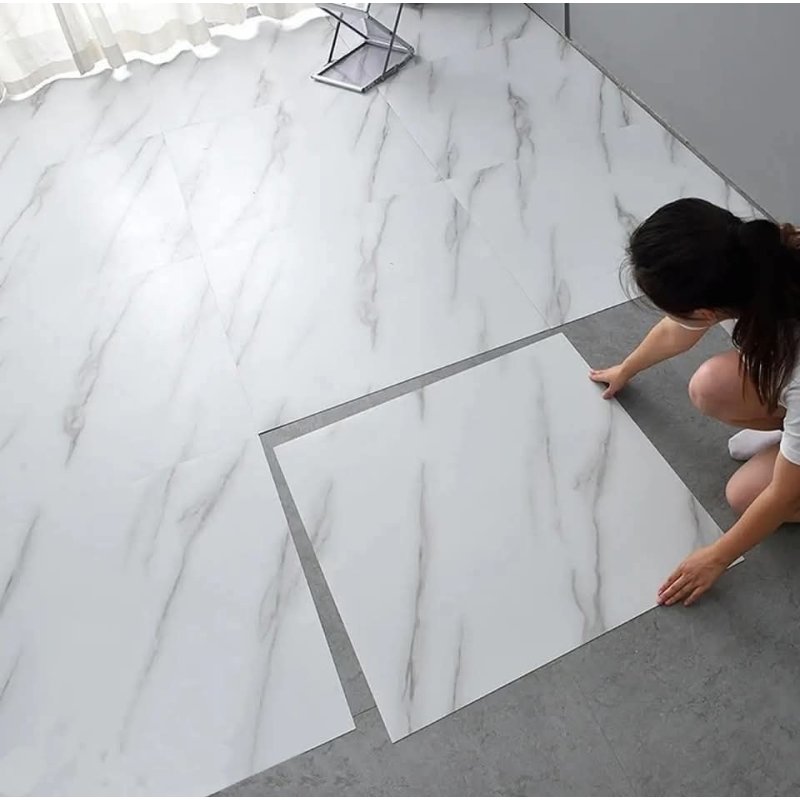 Podne ploče 60x60 cm beli mermer samolepljive — 10 kom samolepljivi pod beli mermer - prednja strana